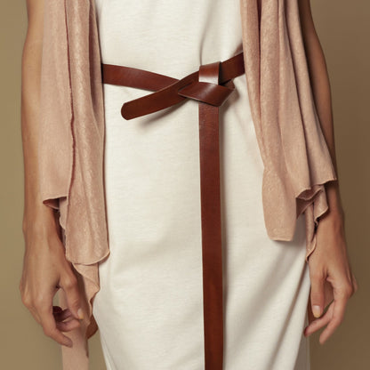 Gürtel aus pflanzlich gegerbtem Leder mit Knotenverschluss